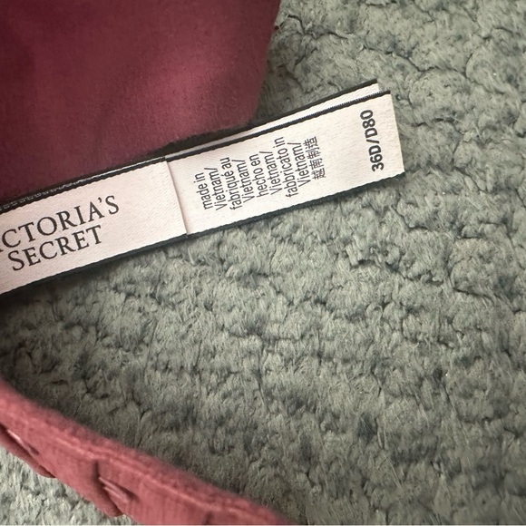 Victoria Secret Demi Bra - Picture 3 of 4